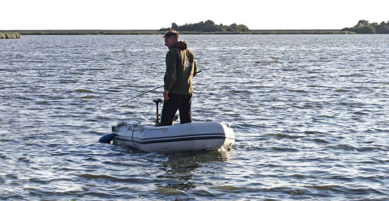 koppeling Psychiatrie Bezighouden Lijnen uitvaren met de rubberboot - Tips - Karpervissen in Nederland